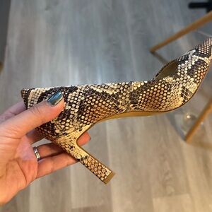 0271 Vince Camuto Retsie Snake Pattern Pumps, Women's Size 7 M